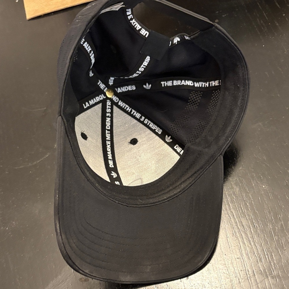 Adidas Classic Black and White Cap - Picture 3 of 3